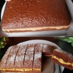 Pastel de café y chocolate con cobertura de crema de loto