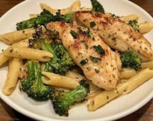 Pollo al ajo parmesano con penne de brócoli asado: Receta Completa 2 Pollo al ajo parmesano con penne de brócoli asado