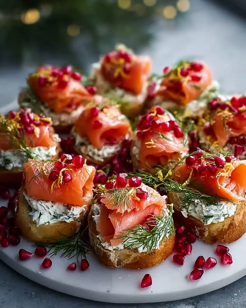 Weihnachtslachs Bruschetta Kranz Rezept – Festliche Vorspeise! 4 Weihnachtslachs Bruschetta Kranz Rezept – Festliche Vorspeise!